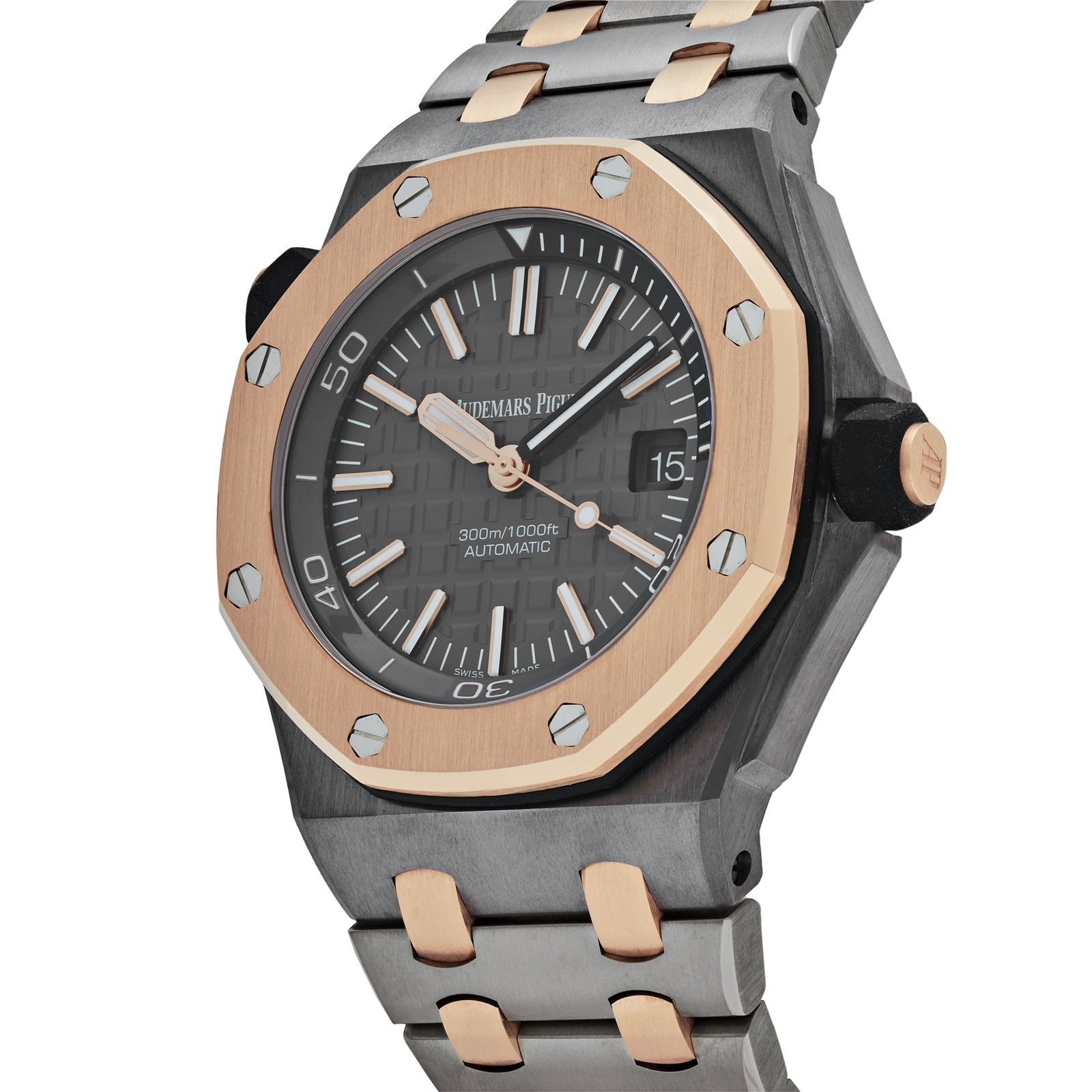 AudemarsPiguetRoyalOakOffshoreDiver15709TR.OO_.A005CR.01_QEIICup_LimitedEdition150PiecesTantalumRoseGold42mm_03.jpg