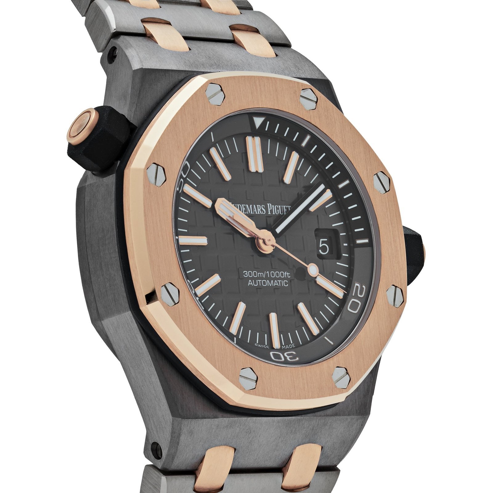 AudemarsPiguetRoyalOakOffshoreDiver15709TR.OO_.A005CR.01_QEIICup_LimitedEdition150PiecesTantalumRoseGold42mm_04.jpg